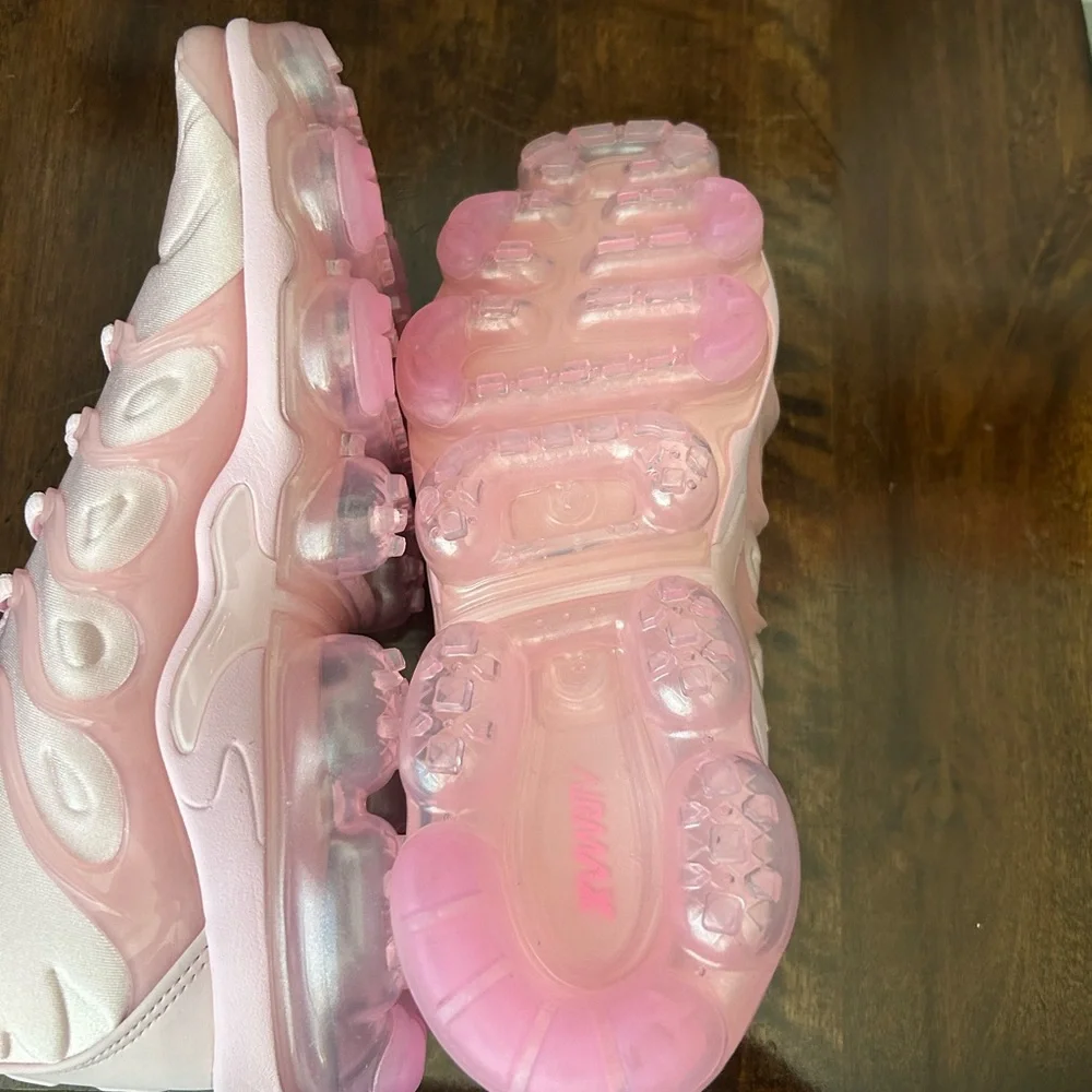 Nike Air Vapormax Plus Pink Foam‎ (Women's) FZ3614-686 NEW Size 8.5